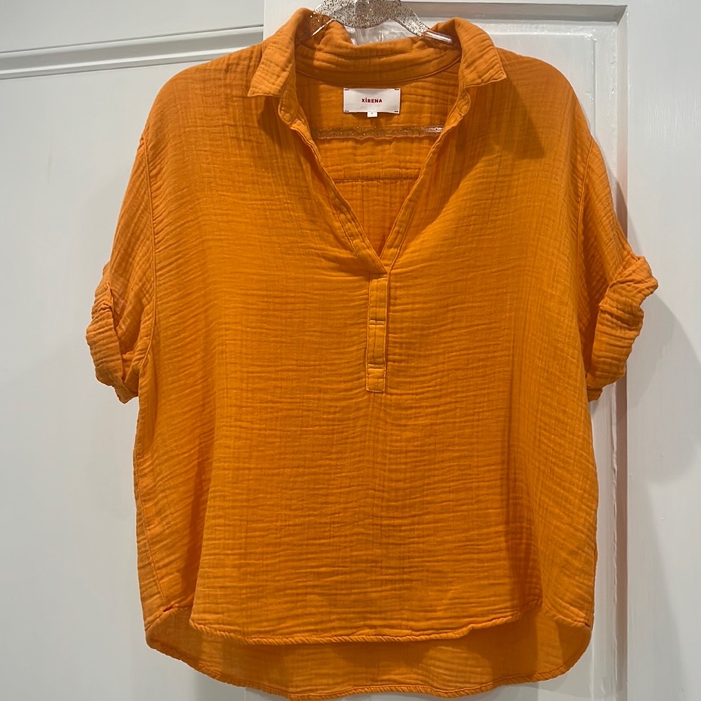 Xirena NWOT gauze cuff sleeve vneck top. Size Small. Color orange. 100% cotton